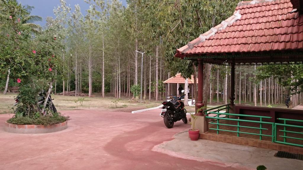 The Shades Holiday Homes Kushālnagar エクステリア 写真